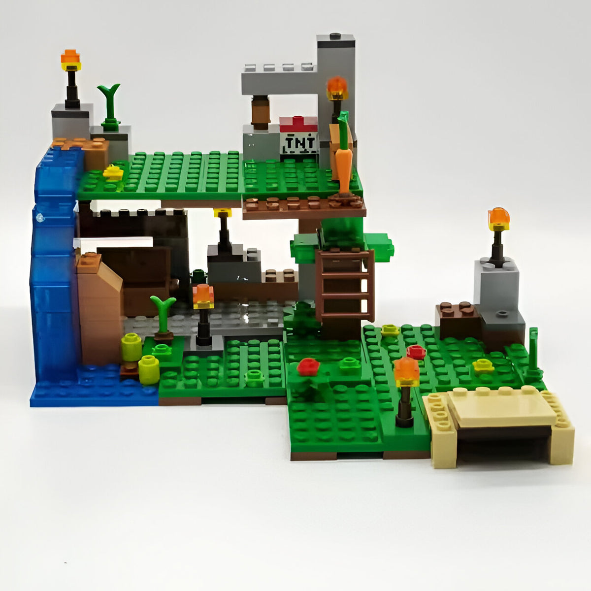 Lego Minecraft - Base na Cachoeira
